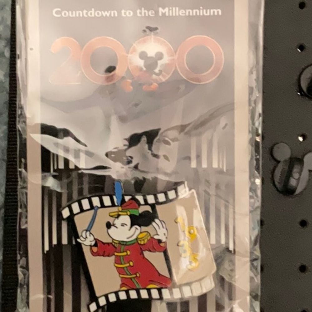 Disney Mickey Mouse Millennium Pin